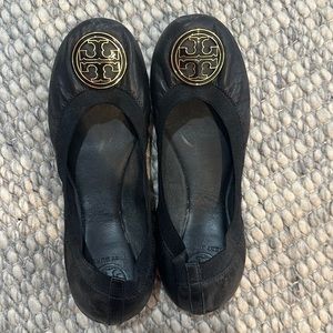 TORY BURCH Caroline black leather gold logo toe detail ballet flats size 9
